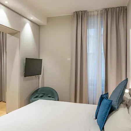 Viam 16B Suites-3
